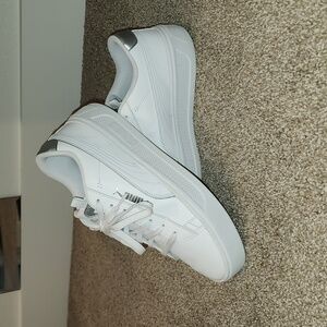 PUMA Women’s Smash Platform V3 Sneaker